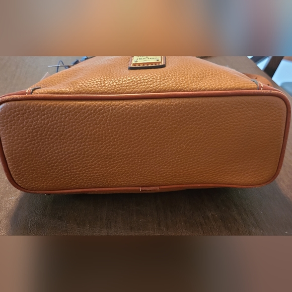 New🤎Dooney & Bourke Pebble Grain Leather Crossbody -Caramel - Picture 3 of 7